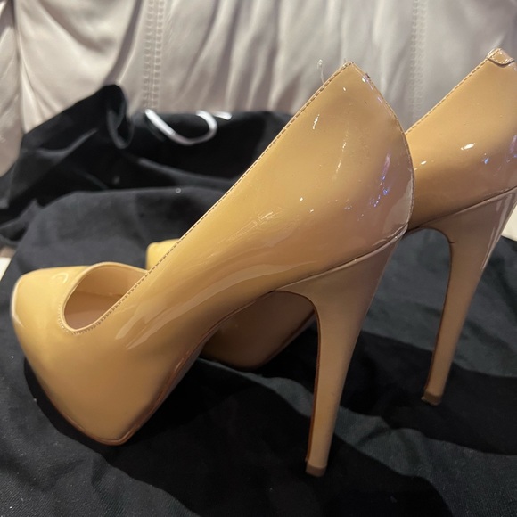 Steve Madden Yasmin Platform heels in nude. - Picture 3 of 3